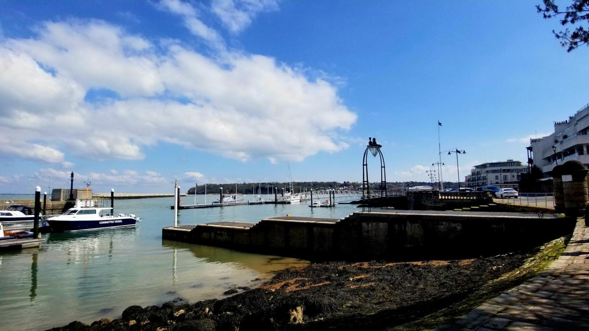 Pinnacle Suites Hotel Cowes  Exterior photo
