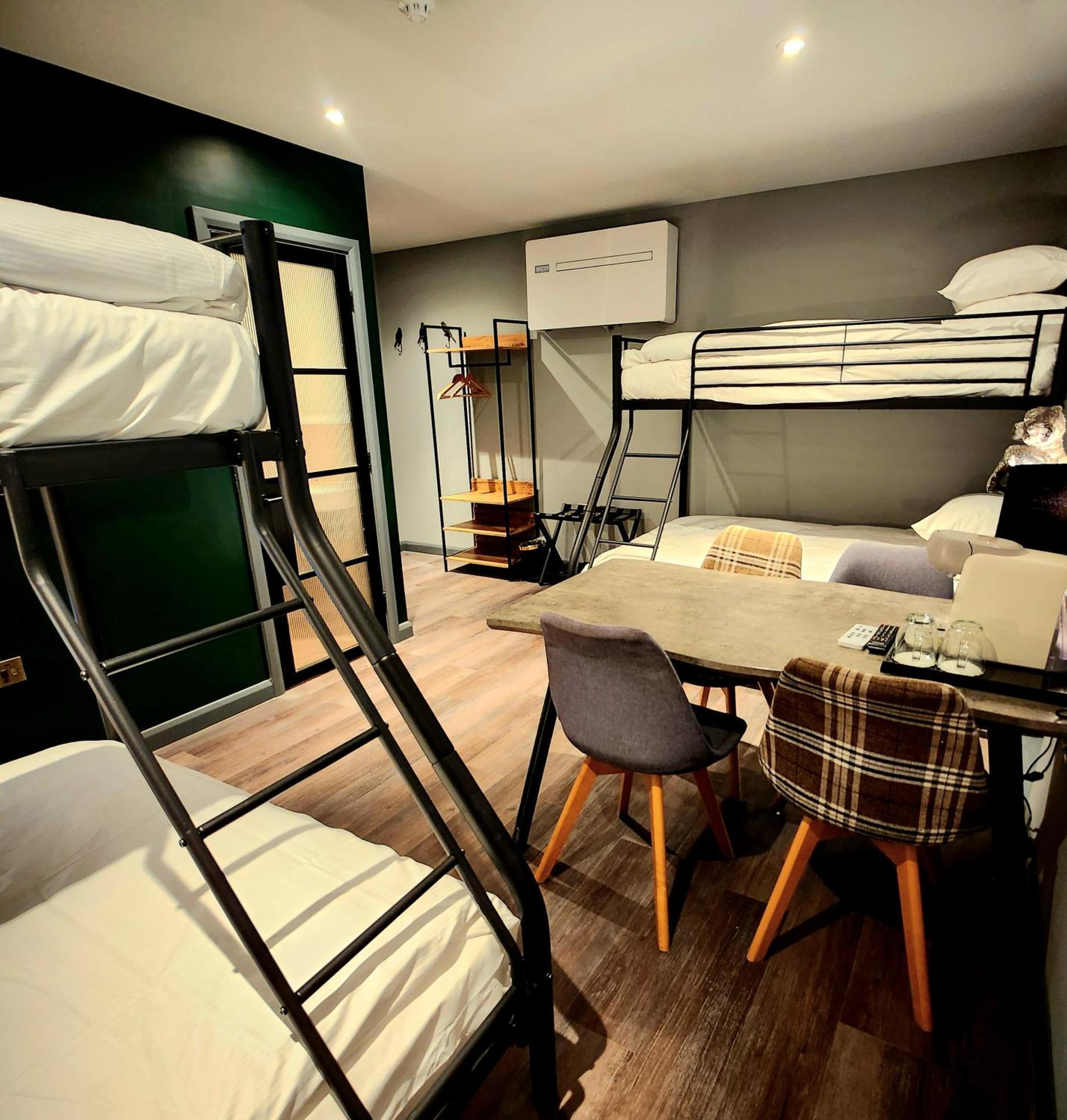 Pinnacle Suites Hotel Cowes  Exterior photo