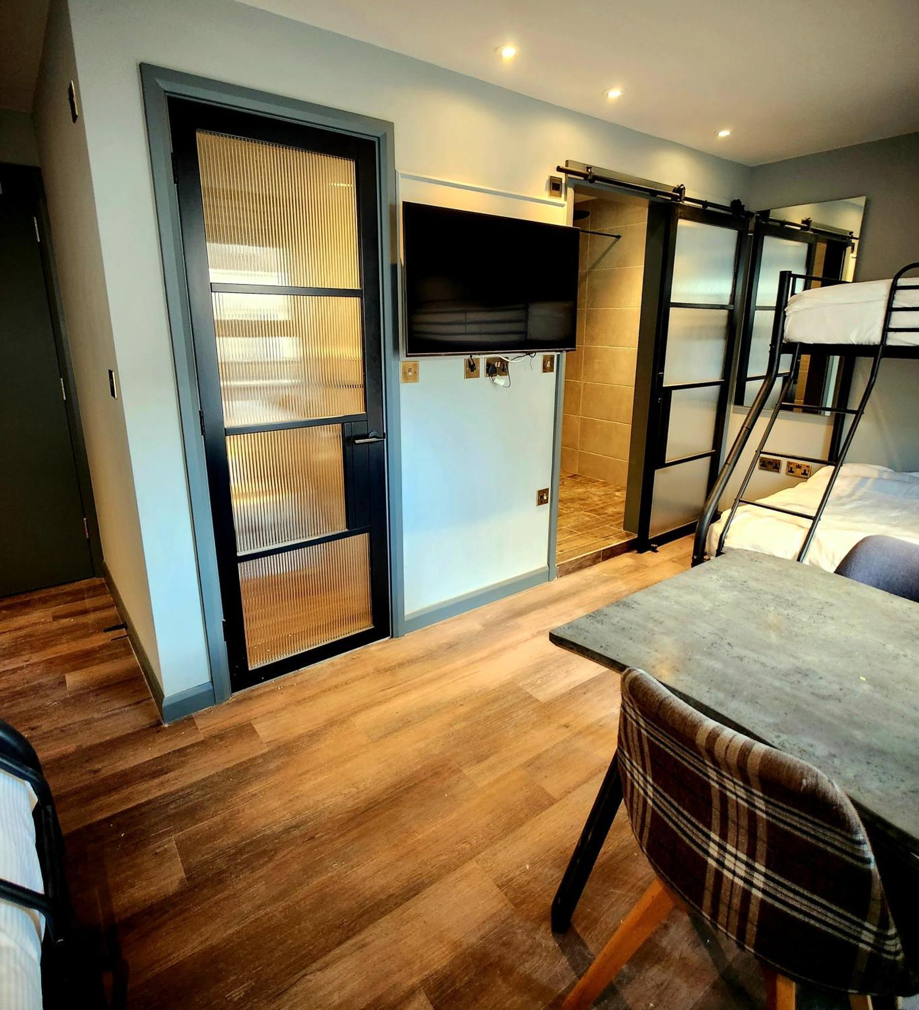 Pinnacle Suites Hotel Cowes  Exterior photo