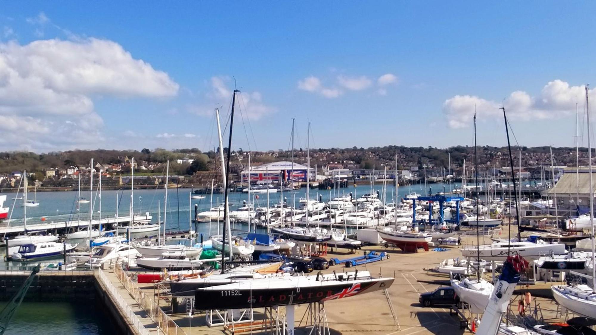 Pinnacle Suites Hotel Cowes  Exterior photo