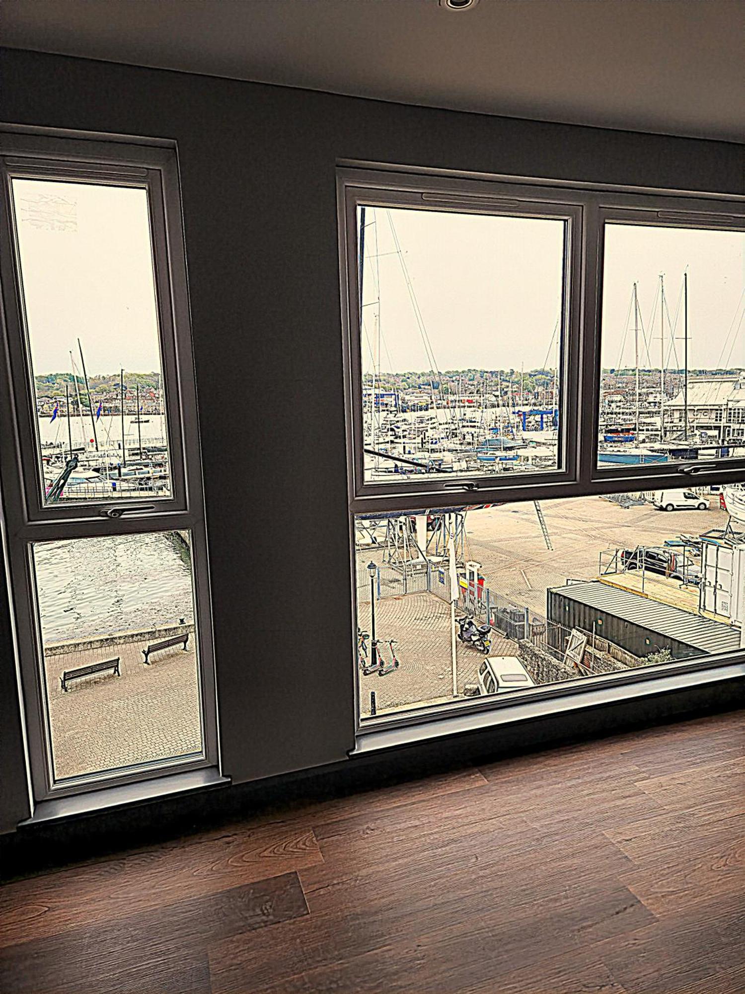 Pinnacle Suites Hotel Cowes  Exterior photo